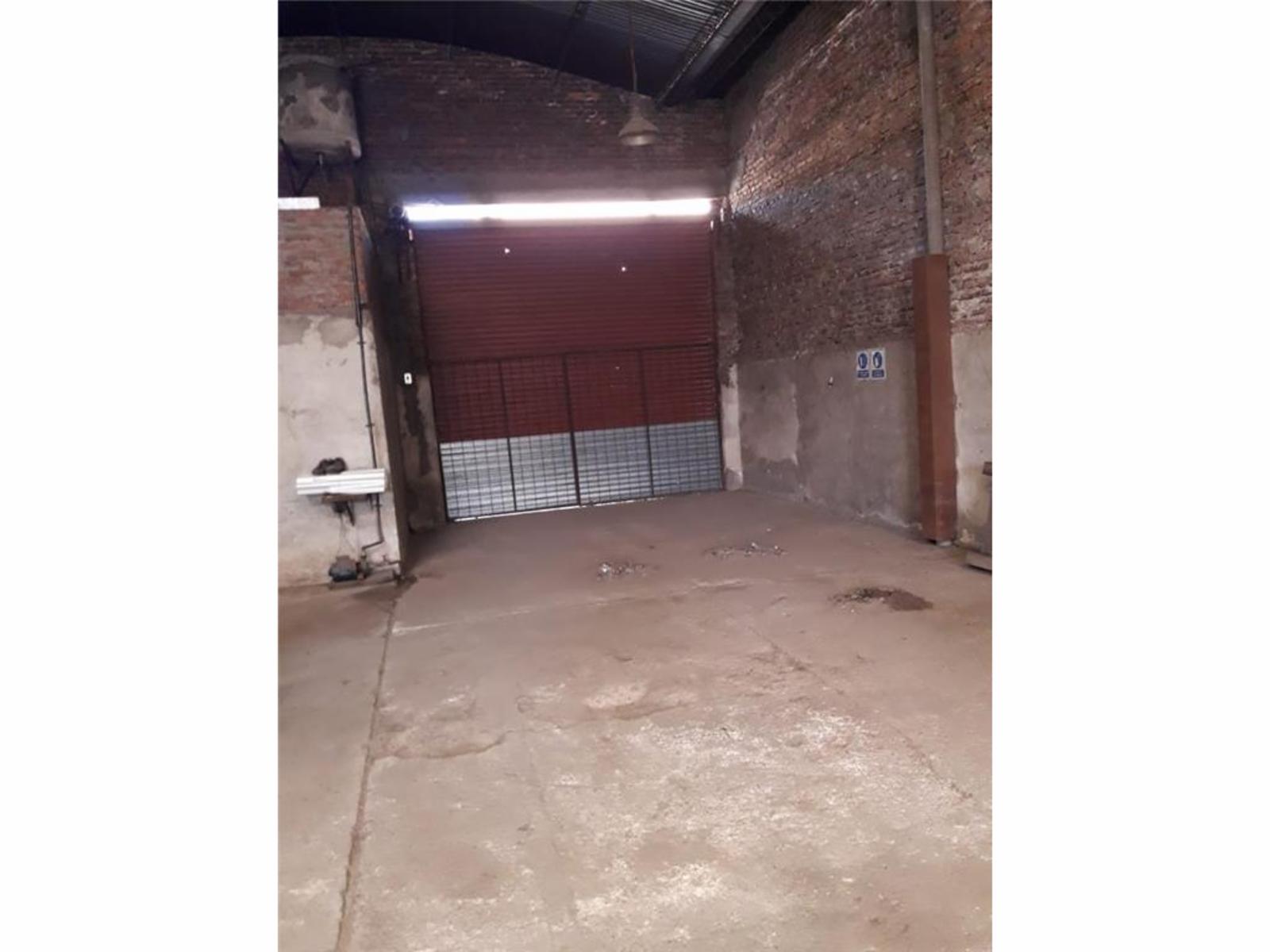 CASEROS-GALPÓN EN VENTA.- CASEROS.- 230 M2 APROX.- FONDO LIBRE.-