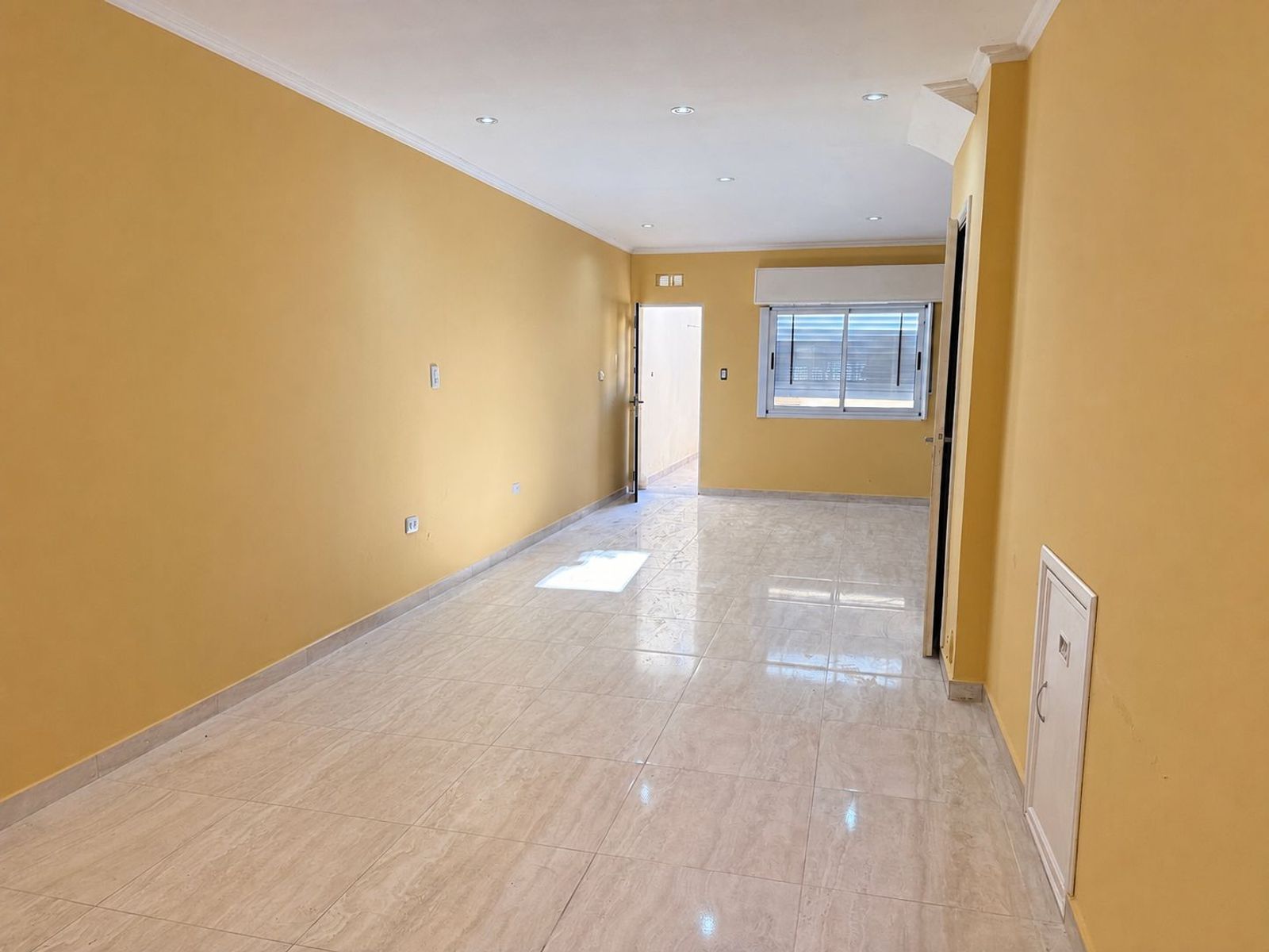 DUPLEX 3 AMBIENTES CON COCHERA Y PATIO-----RESERVADO----