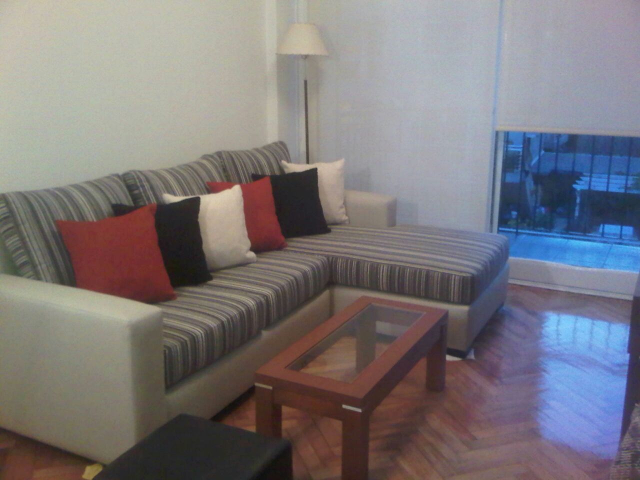Departamento de 3 ambientes frente con espacio guarda coche