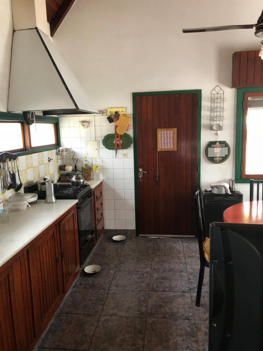Excelente casa de 3 dormitorios,2 baños, quincho y garage en Rep. de Chile y 60.- · Mercedes — foto 7