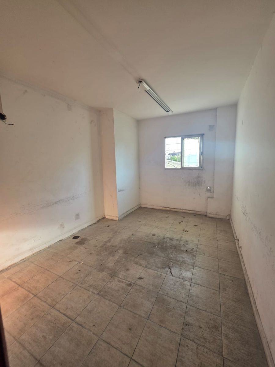 AVENIDA HIPOLITO IRIGOYEN 7819 · Lomas De Zamora — foto 9
