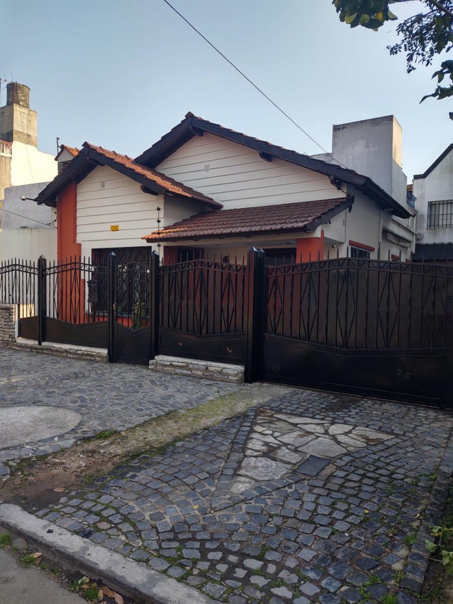 Pino 1800 · Morón — foto 3