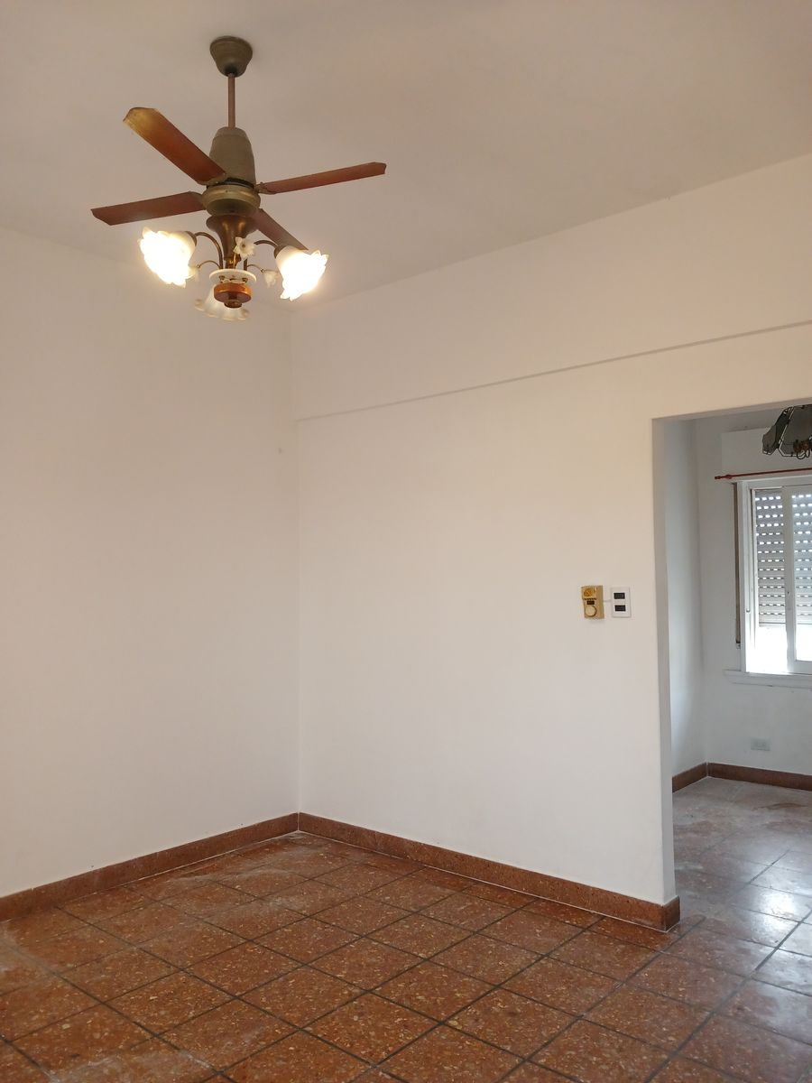 DAMICO 1078 · Morón — foto 3