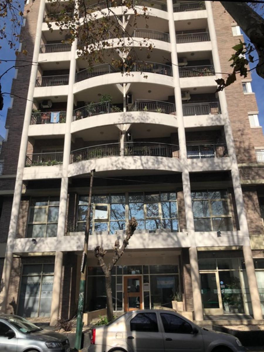 SAENZ AL 200 EXCELENTE 3 AMBIENTES CON COCHERA Y BAULERA