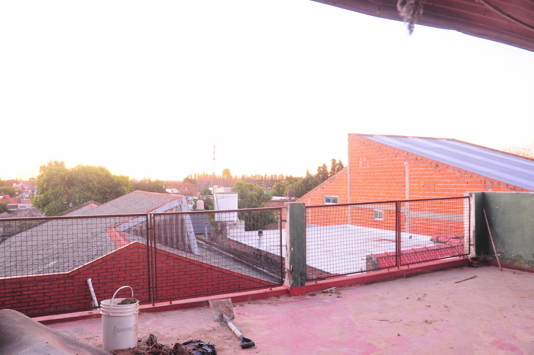 Casa en Lote Propio con Dos Locales, Berazategui
