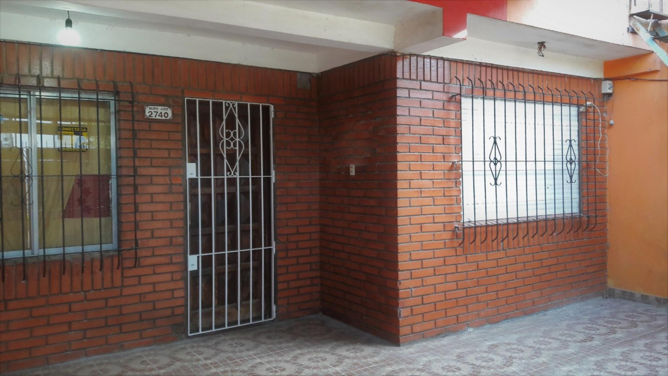 EXCELENTE PROPIEDAD CASA MULTIFAMILIAR  MAS DEPARTAMENTO Y  LOCAL COMERCIAL LISTO PARA HABITAR EN BUENA UBICACIÓN