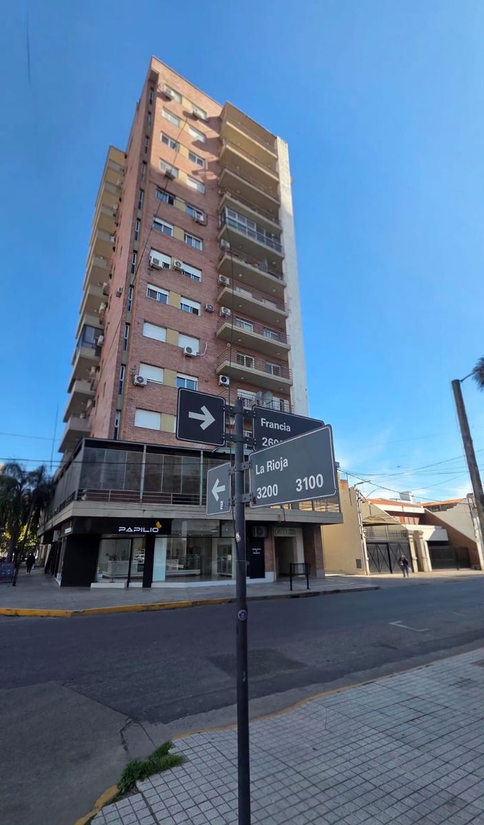 DEPARTAMENTO EN MACROCENTRO C/COCHERA EN ALQUILER
