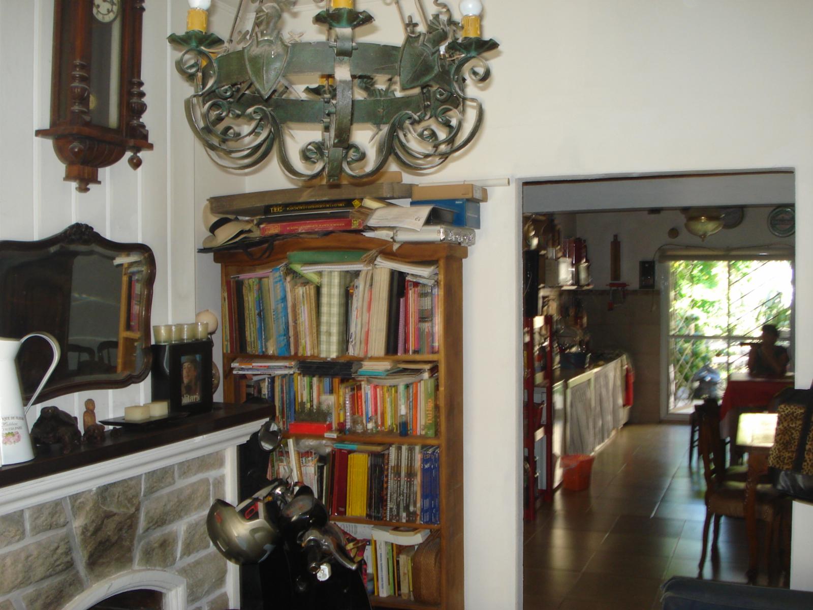 Cosme Algerich 300 · Morón — foto 4