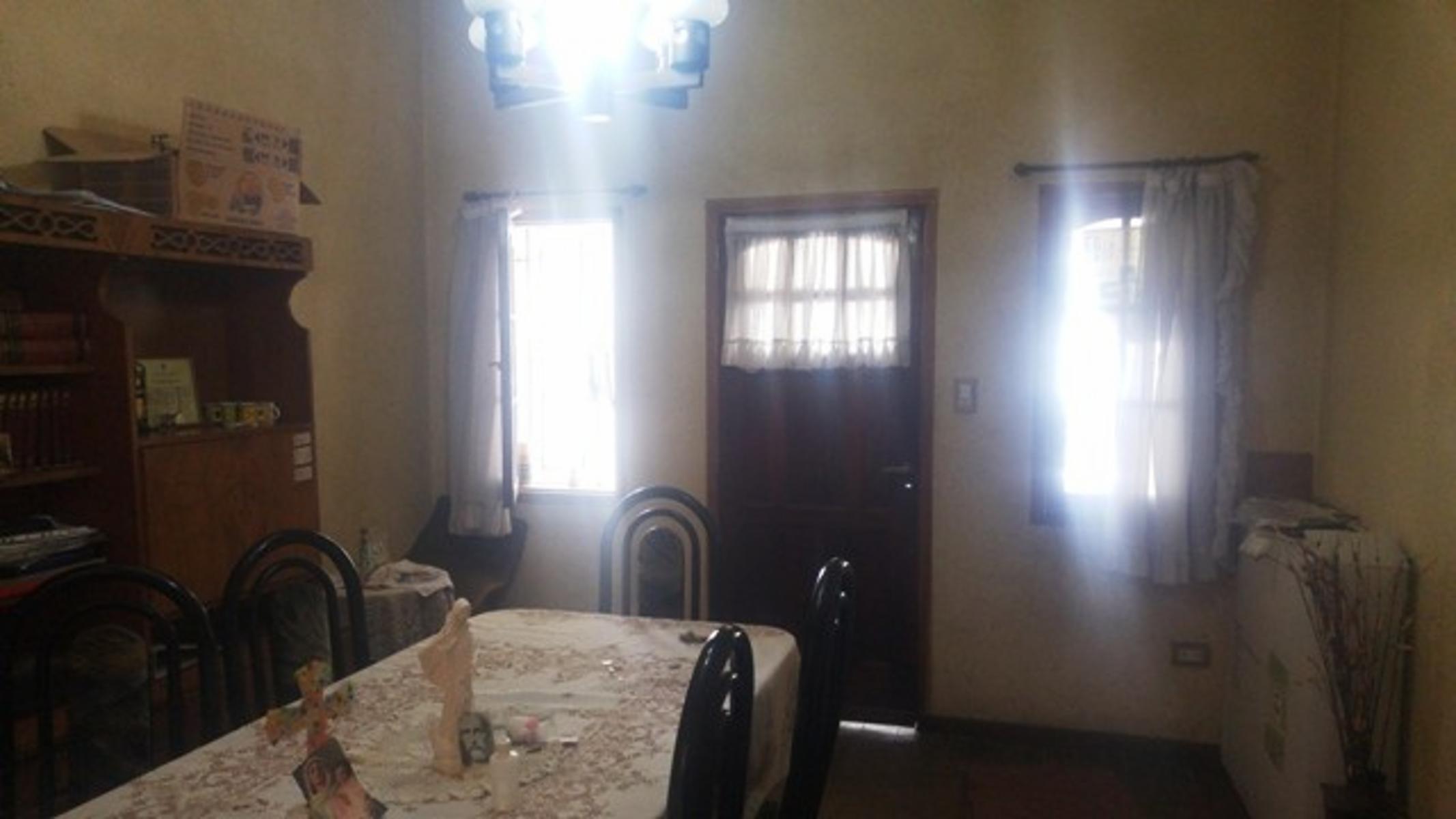uruguay 700 · Morón — foto 3