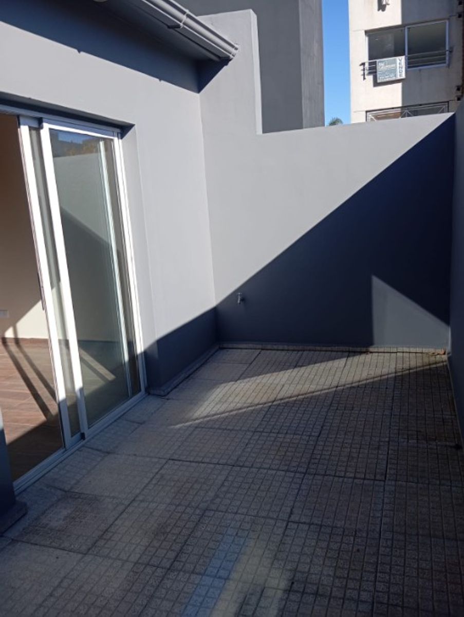 -HERMOSO PH DE 4 AMBIENTES A ESTRENAR EN MORON NORTE -