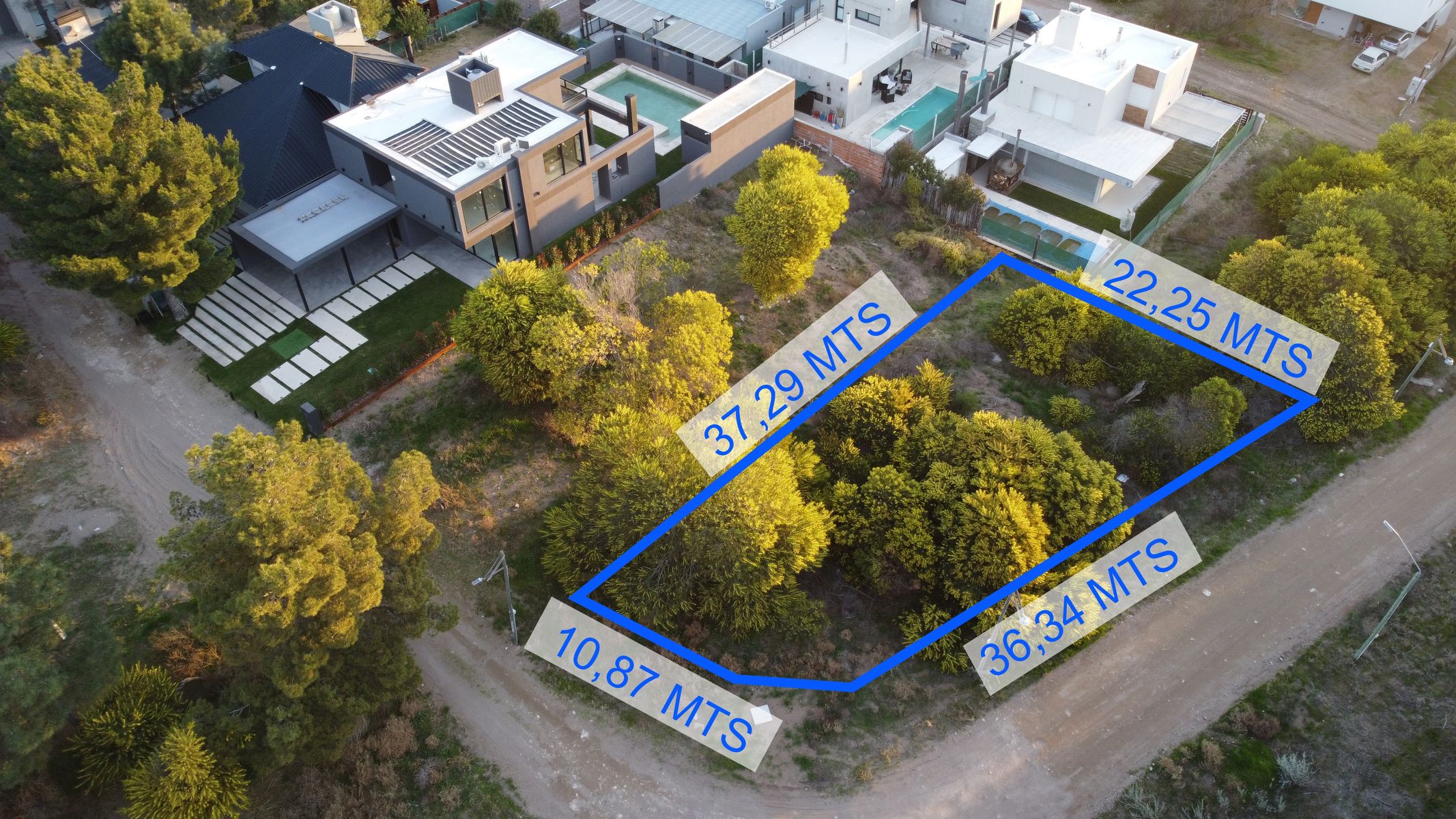EXCEPCIONAL LOTE EN ESQUINA EN PINAR DEL GOLF