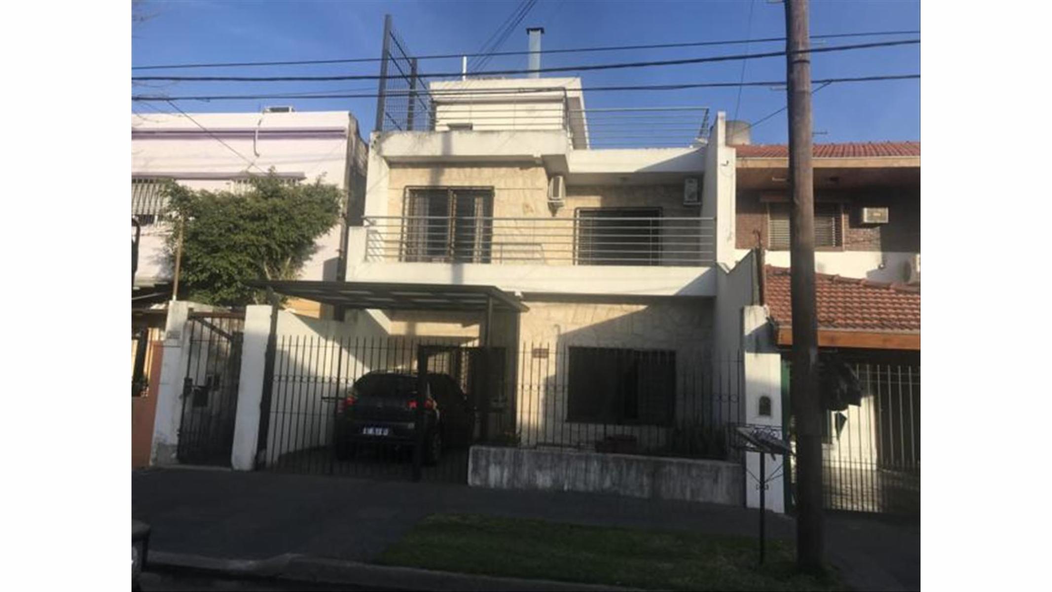 Se Vende Excelente PH de 5 Ambientes mas Depto de 2 Ambientes en Florida Oeste
