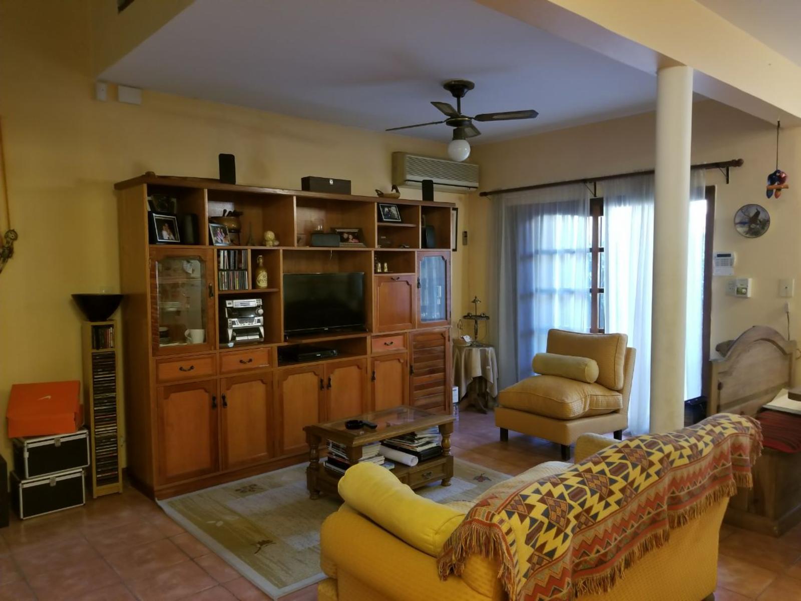 IMPECABLE CASA - ESCOBAR CENTRO - calle Cervantes · Escobar — foto 11