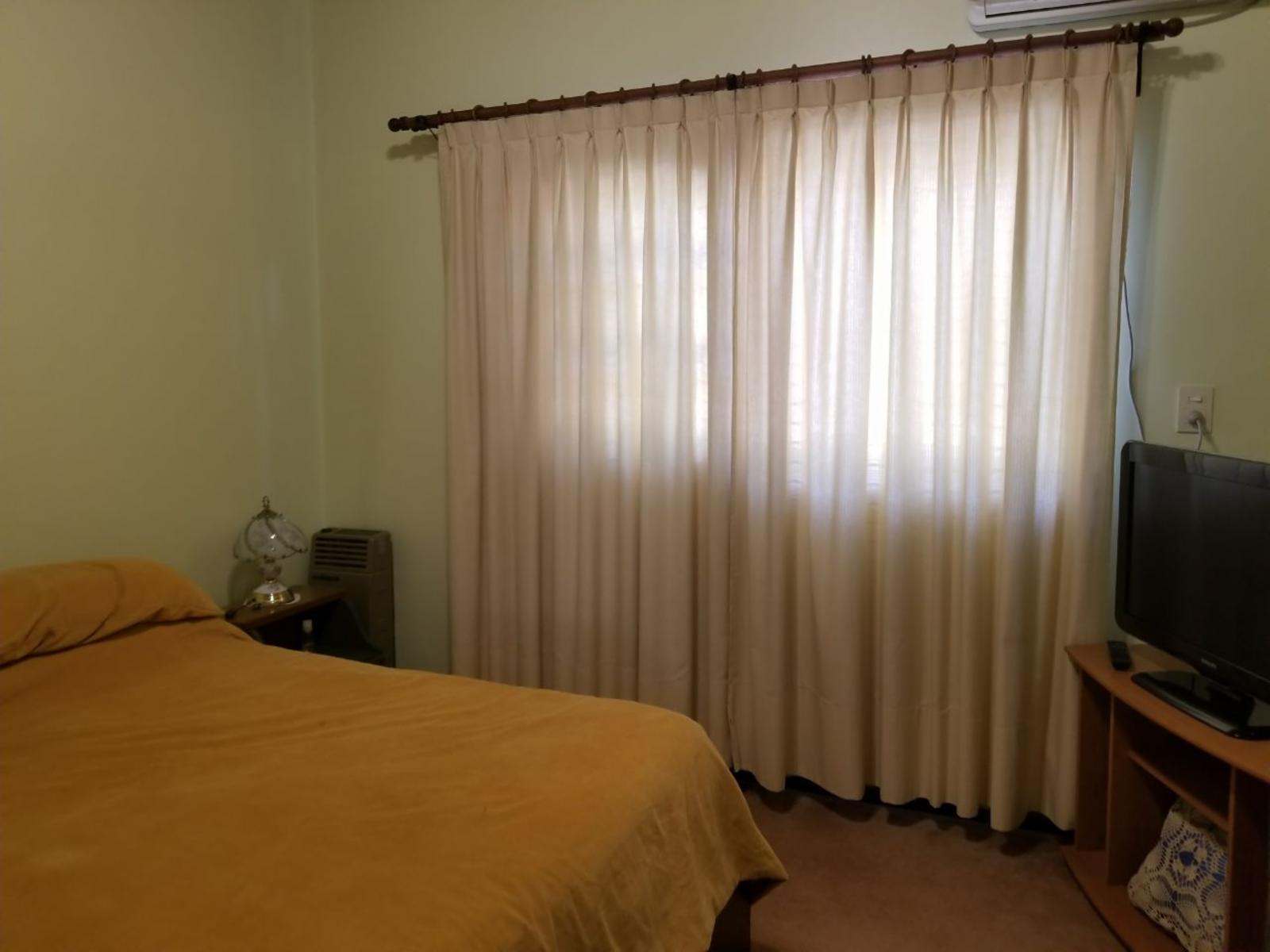 IMPECABLE CASA - ESCOBAR CENTRO - calle Cervantes · Escobar — foto 12