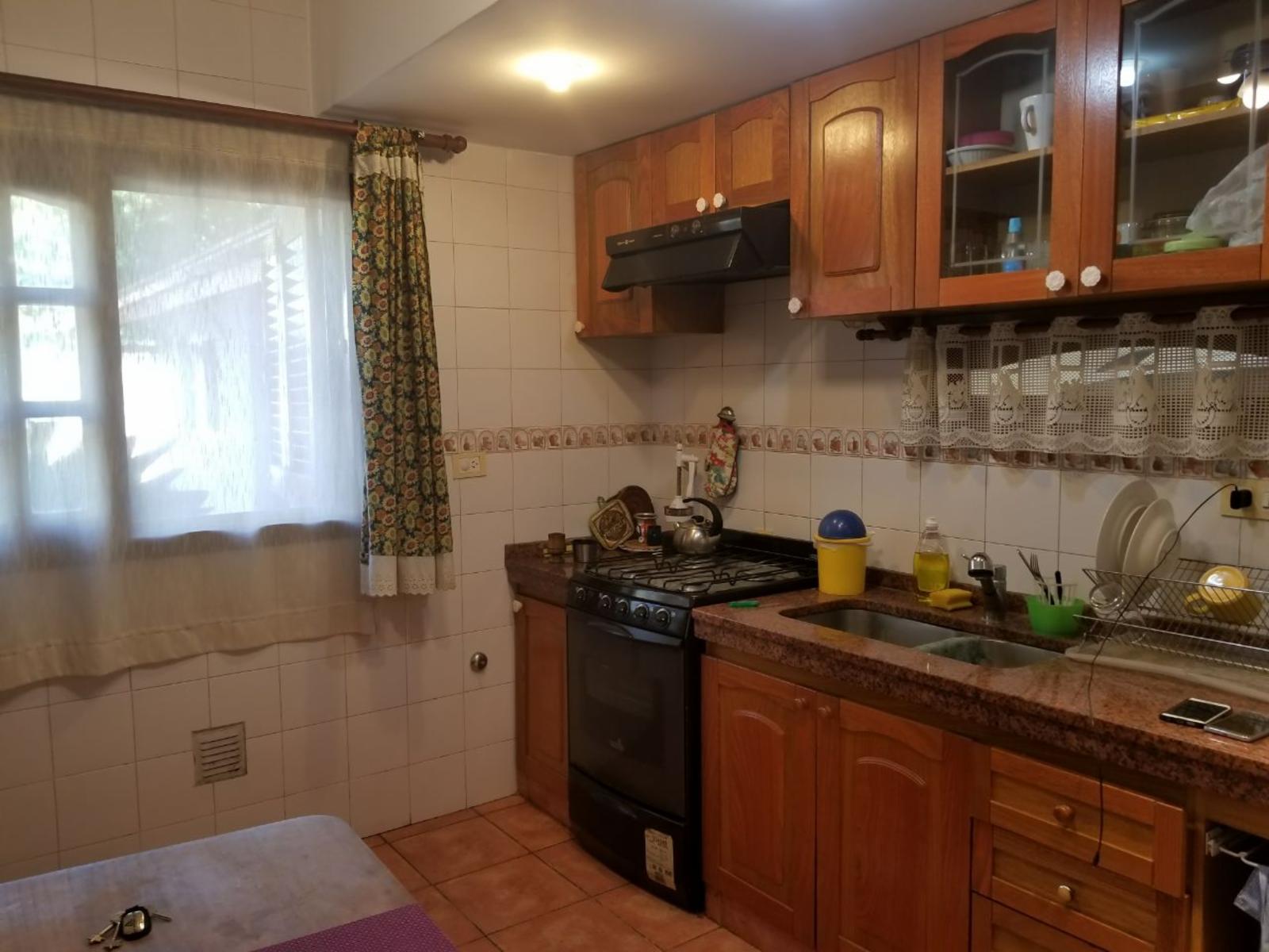 IMPECABLE CASA - ESCOBAR CENTRO - calle Cervantes · Escobar — foto 4