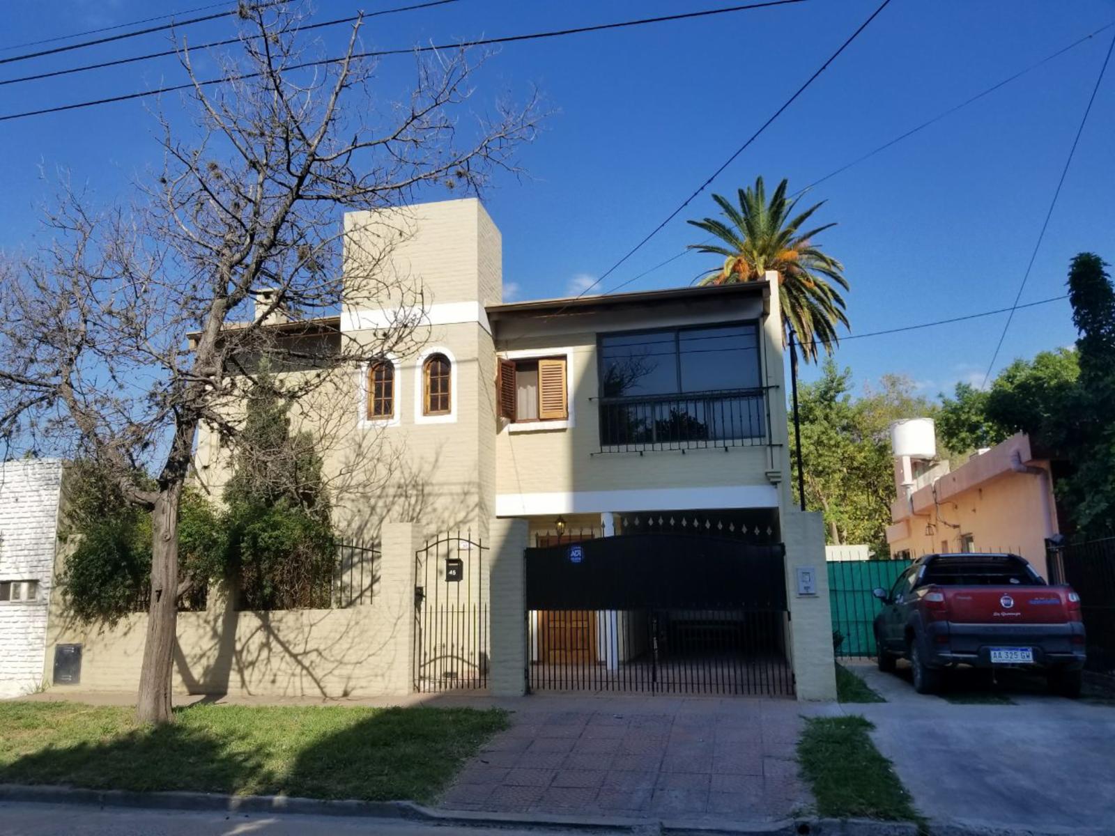 IMPECABLE CASA - ESCOBAR CENTRO - calle Cervantes · Escobar — foto 10