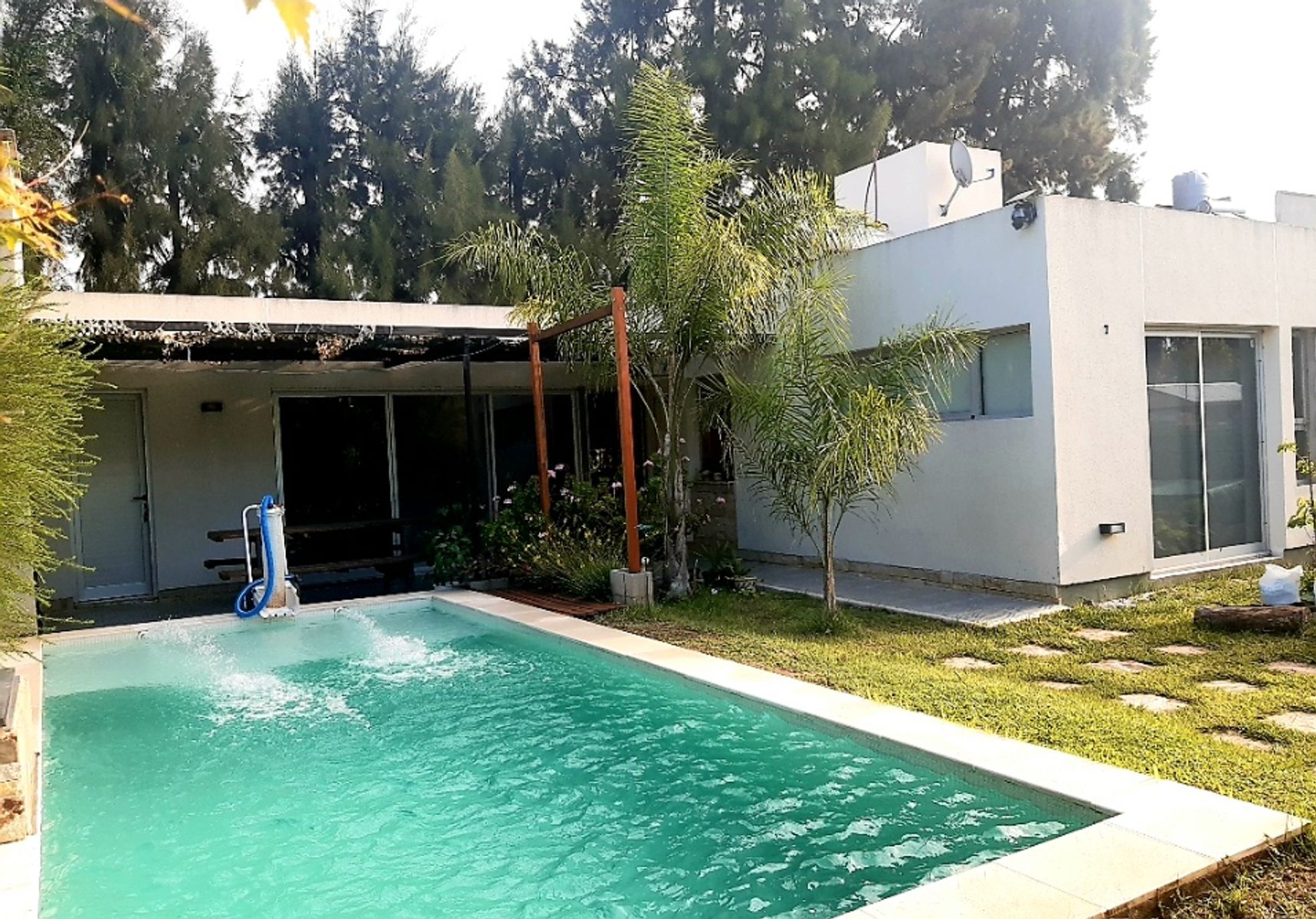 Casa Nueva con Piscina en Los Arándanos en Desvío Arijón