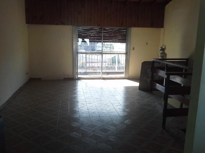 ALQUILER PISO DE  4 AMBIENTES MUY LUMINOSO, CON PATIO y BALCON A METROS DE AVENIDA CROVARA y ALFREDO PALACIOS