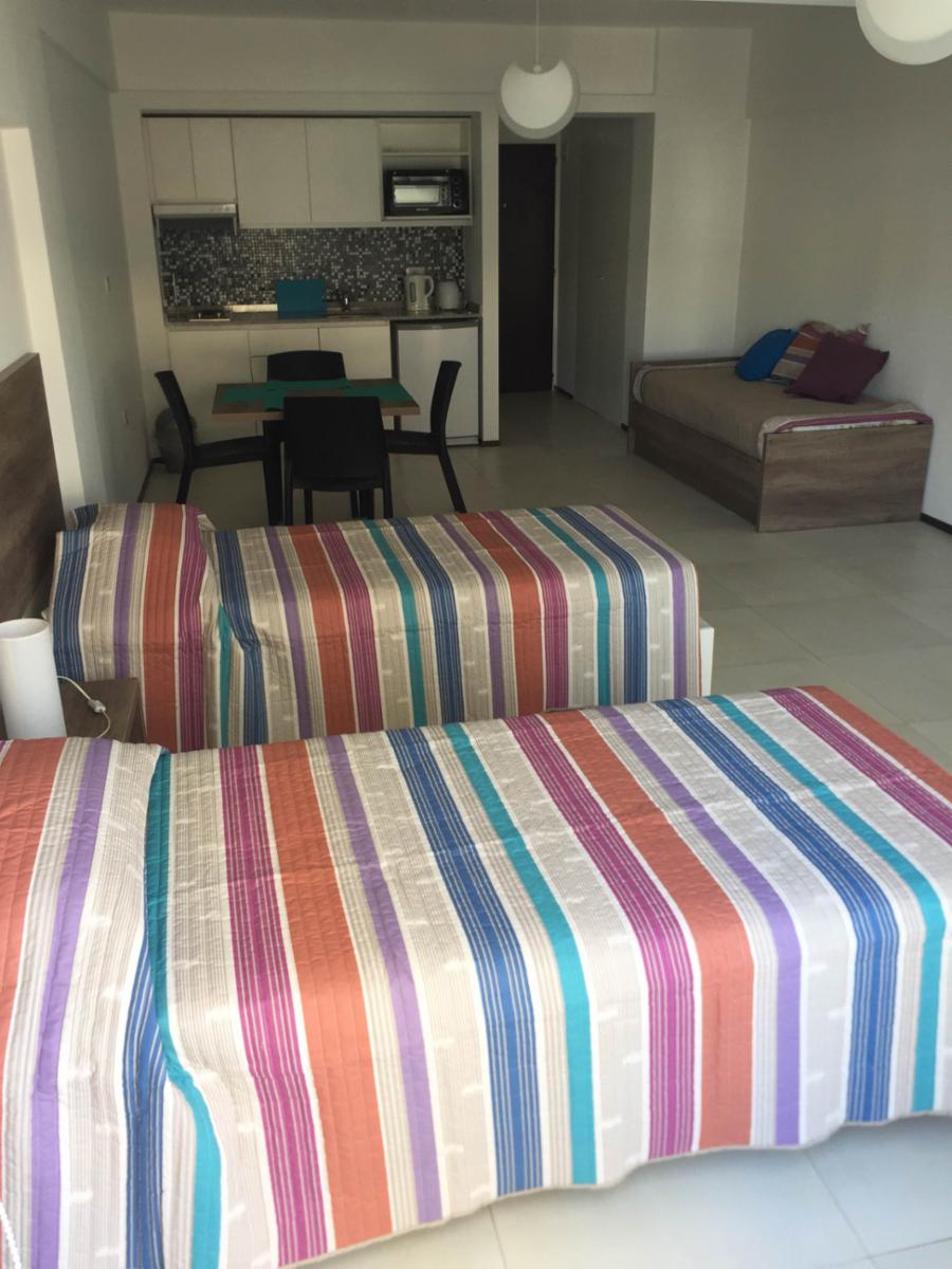 Monoambiente con balcon a 50 mts del Hospital
