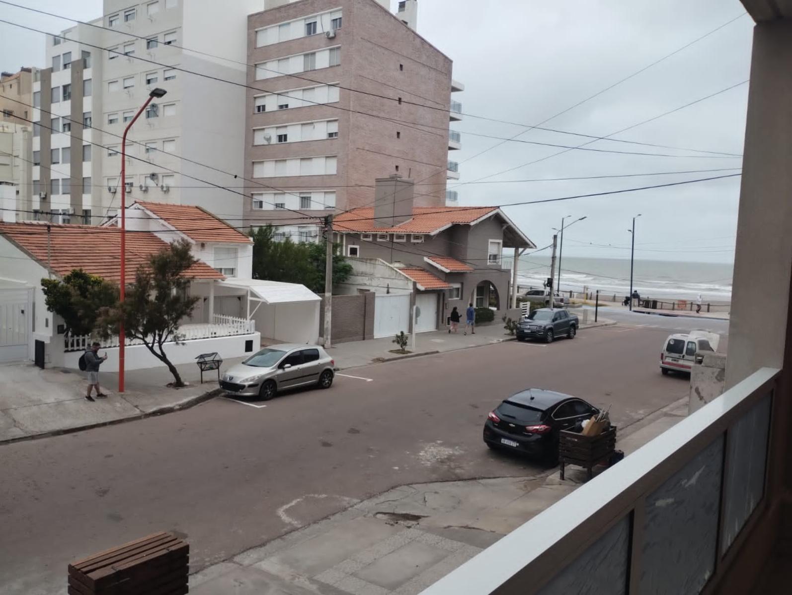 Hermoso semi piso a media del mar y dos del centro