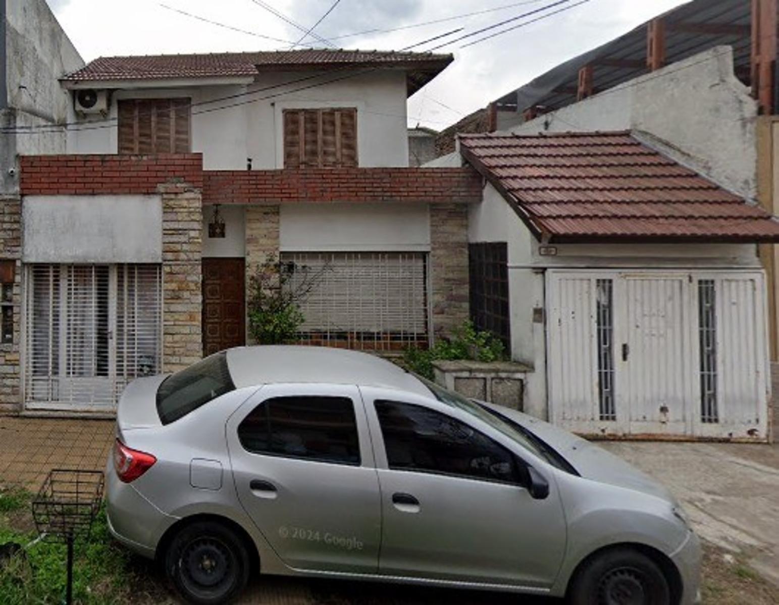 VENTA CASA 4 AMBIENTES CON PATIO Y TERRAZA