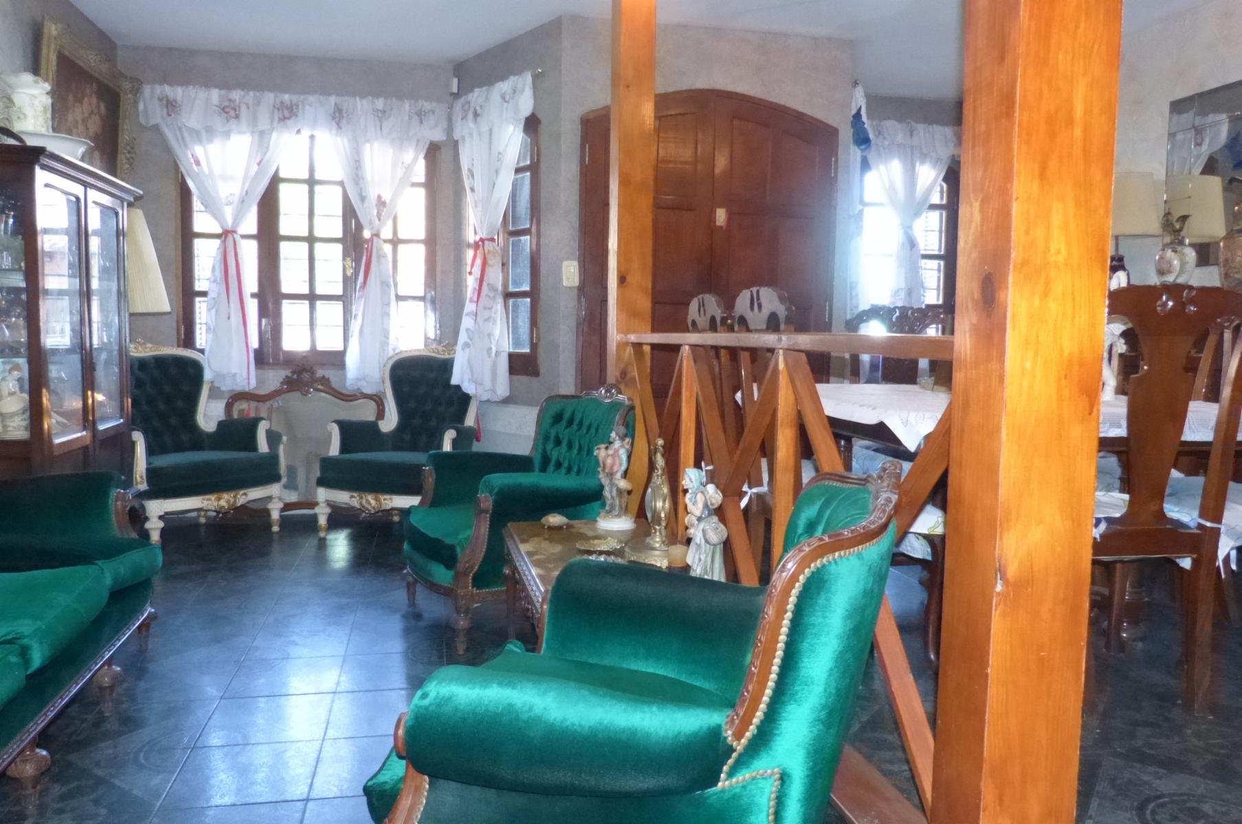 EXCELENTE CASA DE 6 AMBIENTES CON INMEJORABLE UBICACION. GRAN OPORTUNIDAD