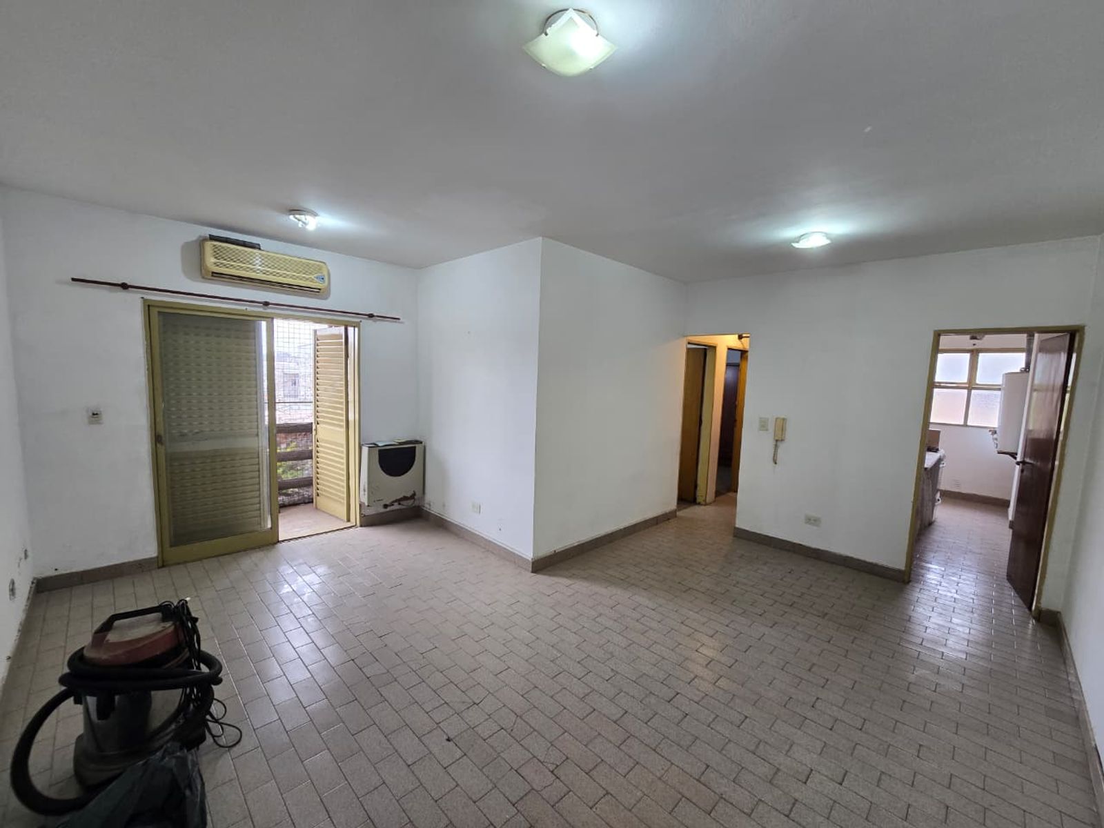 ALQUILER DE DEPARTAMENTO 3 AMBIENTES EN BARRIO COCA COLA - MONTE GRANDE - SOBRE AV. R. SANTAMARINA