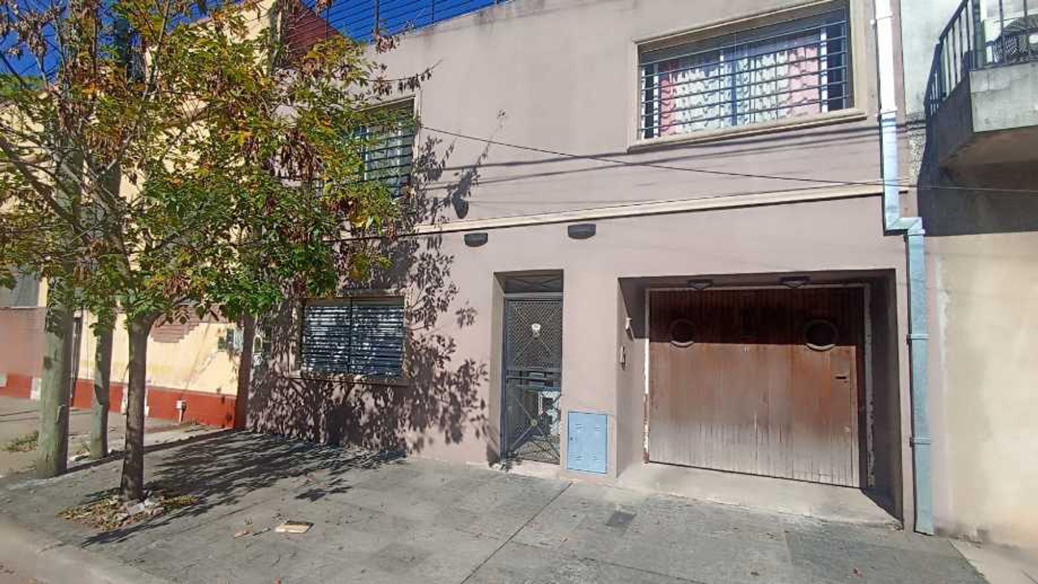 CASA IDEAL DOS/TRES FAMILIAS DESARROLLADA EN TRES PARTES