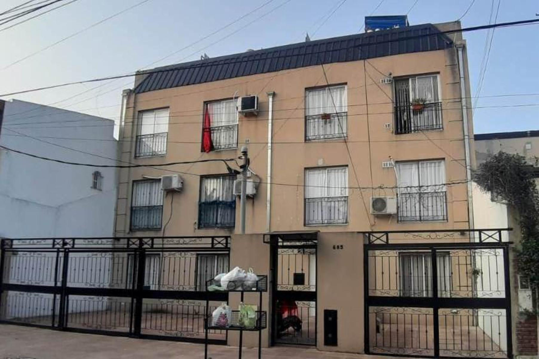 Departamento con Terraza Propia en Villa Sarmiento. Venta