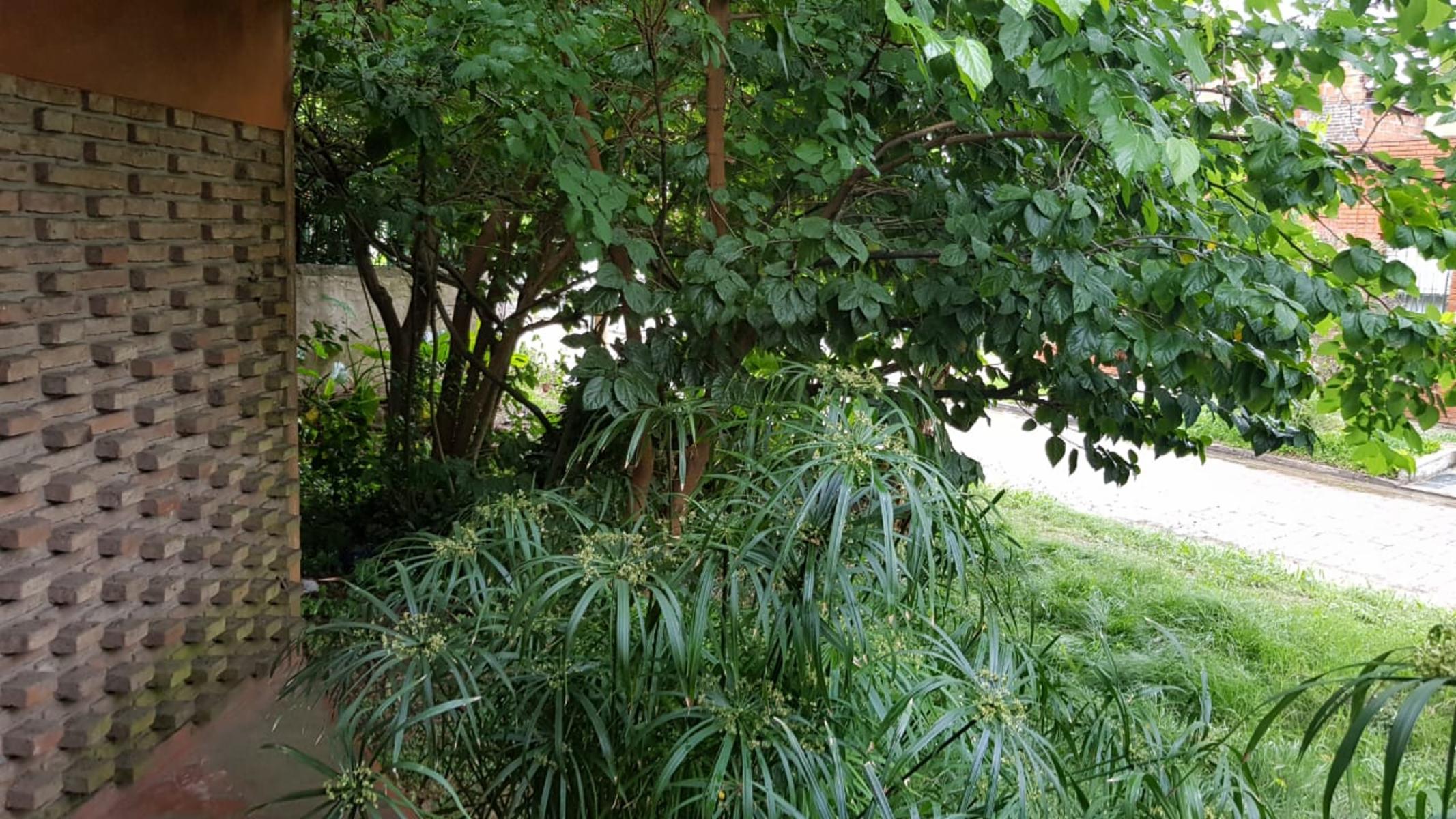 Propiedad en lote propio ubicado en el barrio parque sur horeis próximo Av. marquez