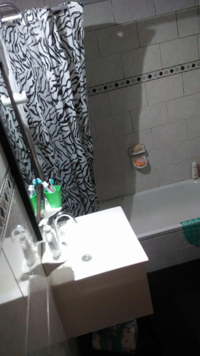 TUYUTI 2652 · Lanús — foto 11