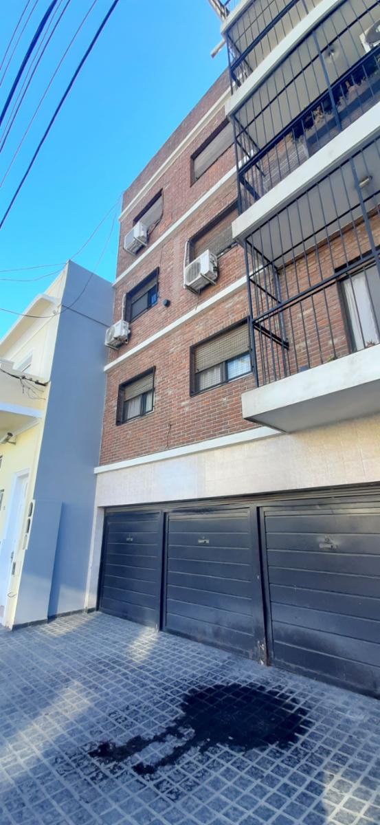 TUYUTI 2652 · Lanús — foto 15