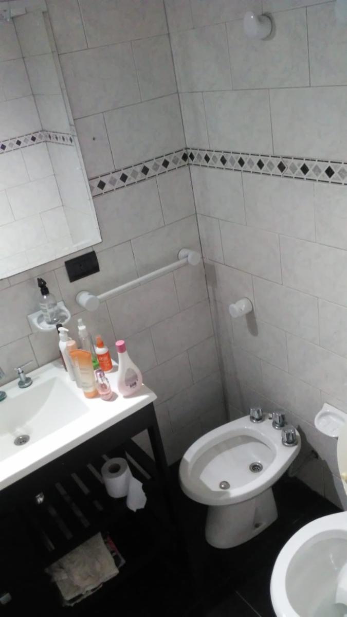 TUYUTI 2652 · Lanús — foto 17