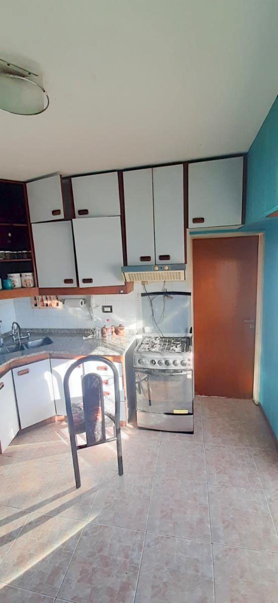 TUYUTI 2652 · Lanús — foto 3