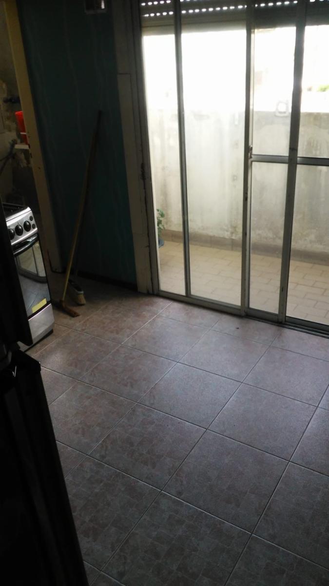 TUYUTI 2652 · Lanús — foto 23