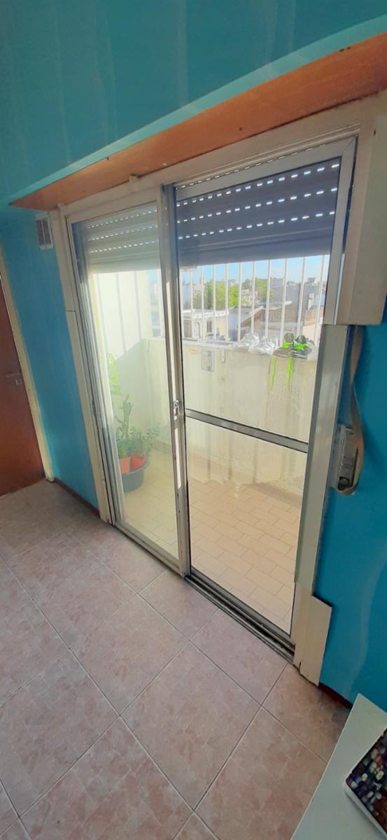 TUYUTI 2652 · Lanús — foto 8