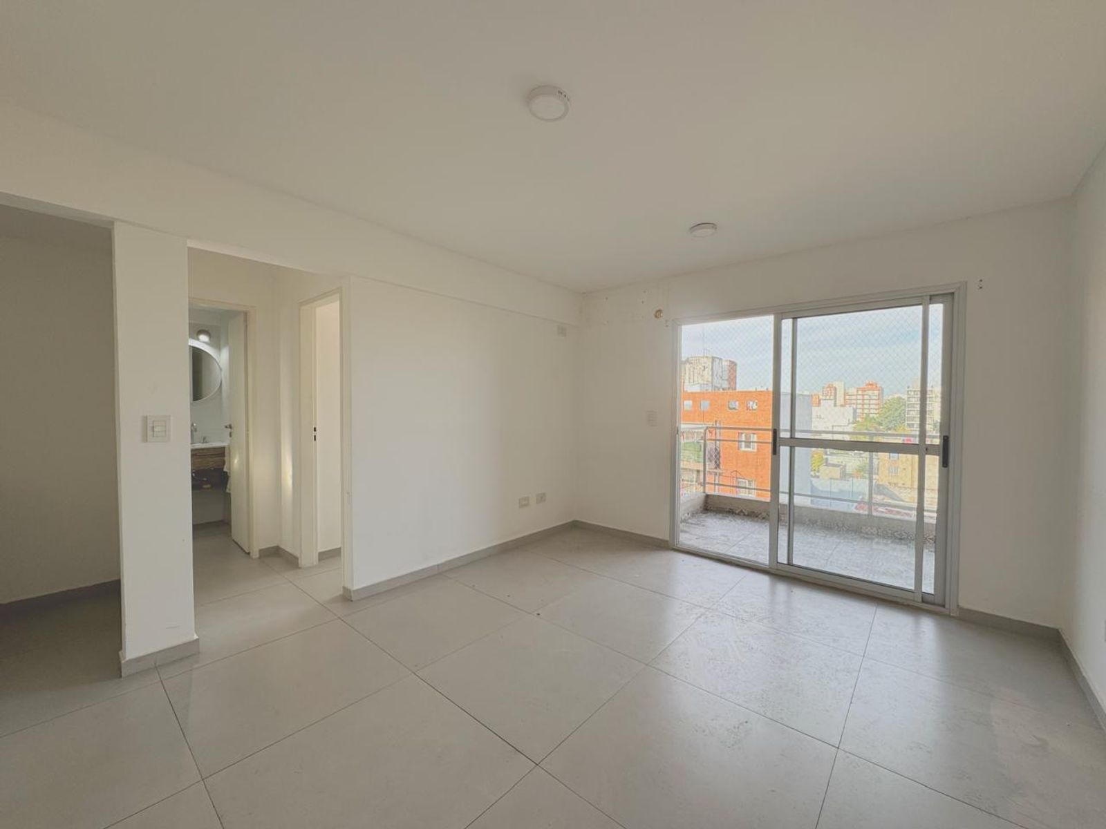 La Roche 561 · Morón — foto 3