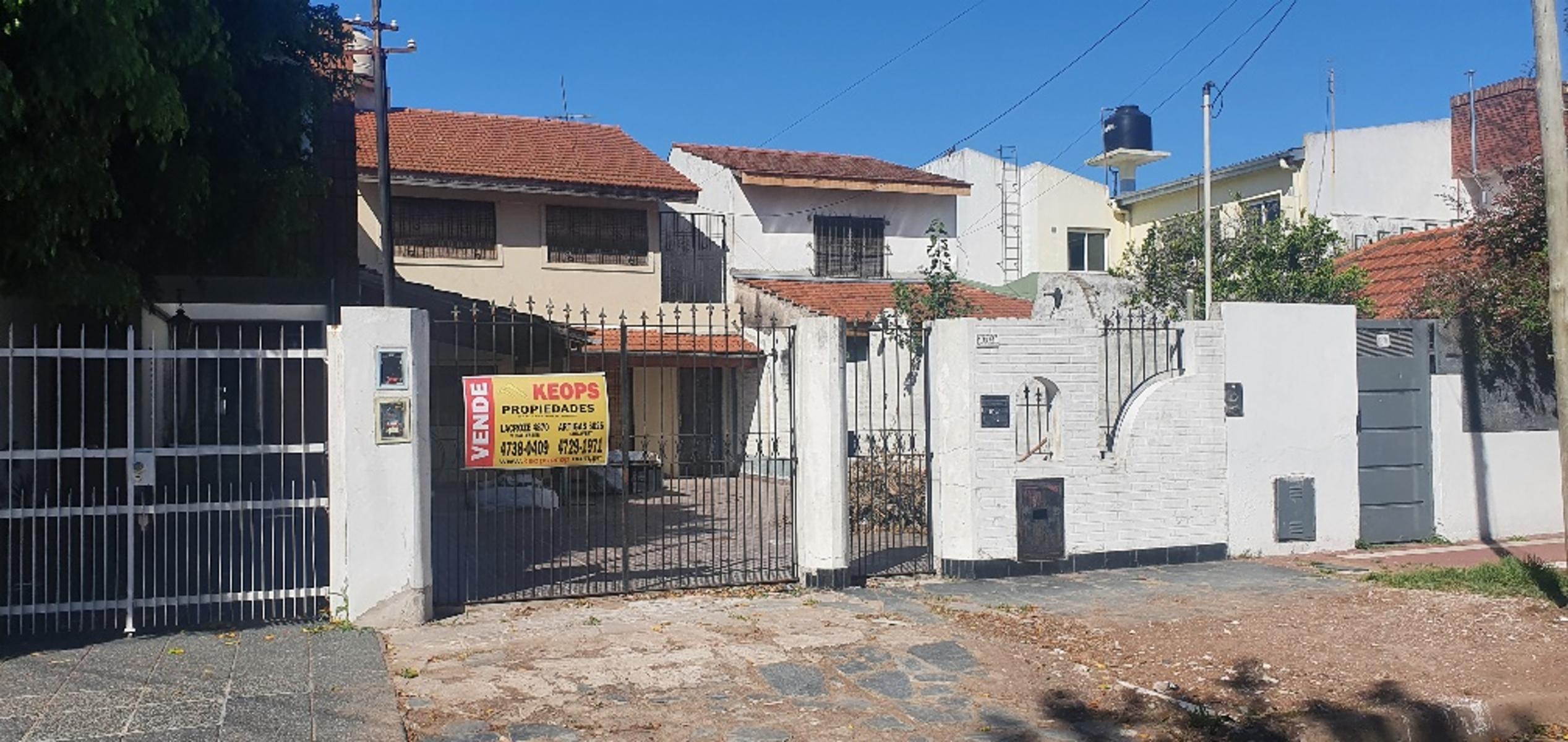 VENTA CASA EN LOTE PROPIO DE 3 AMBIENTES, J. L. SUAREZ