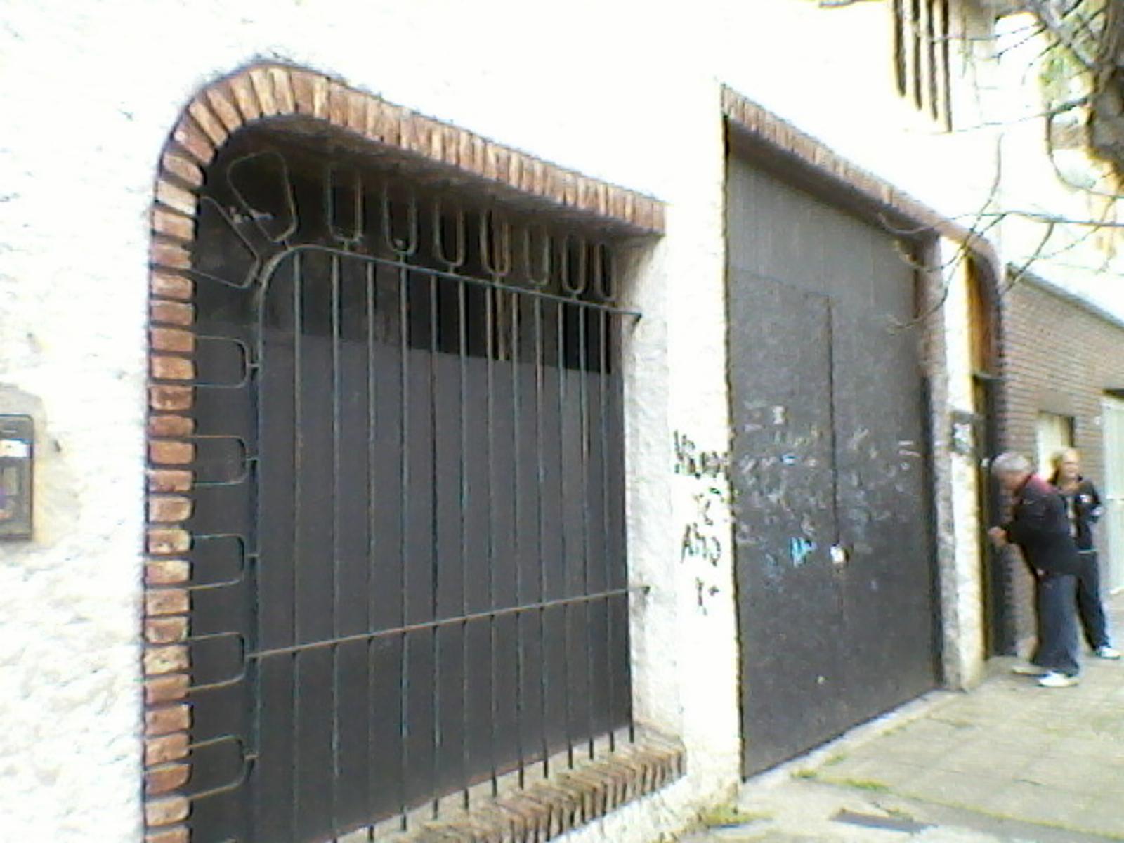 Galpon sobre lote 8,66x 37 mts.