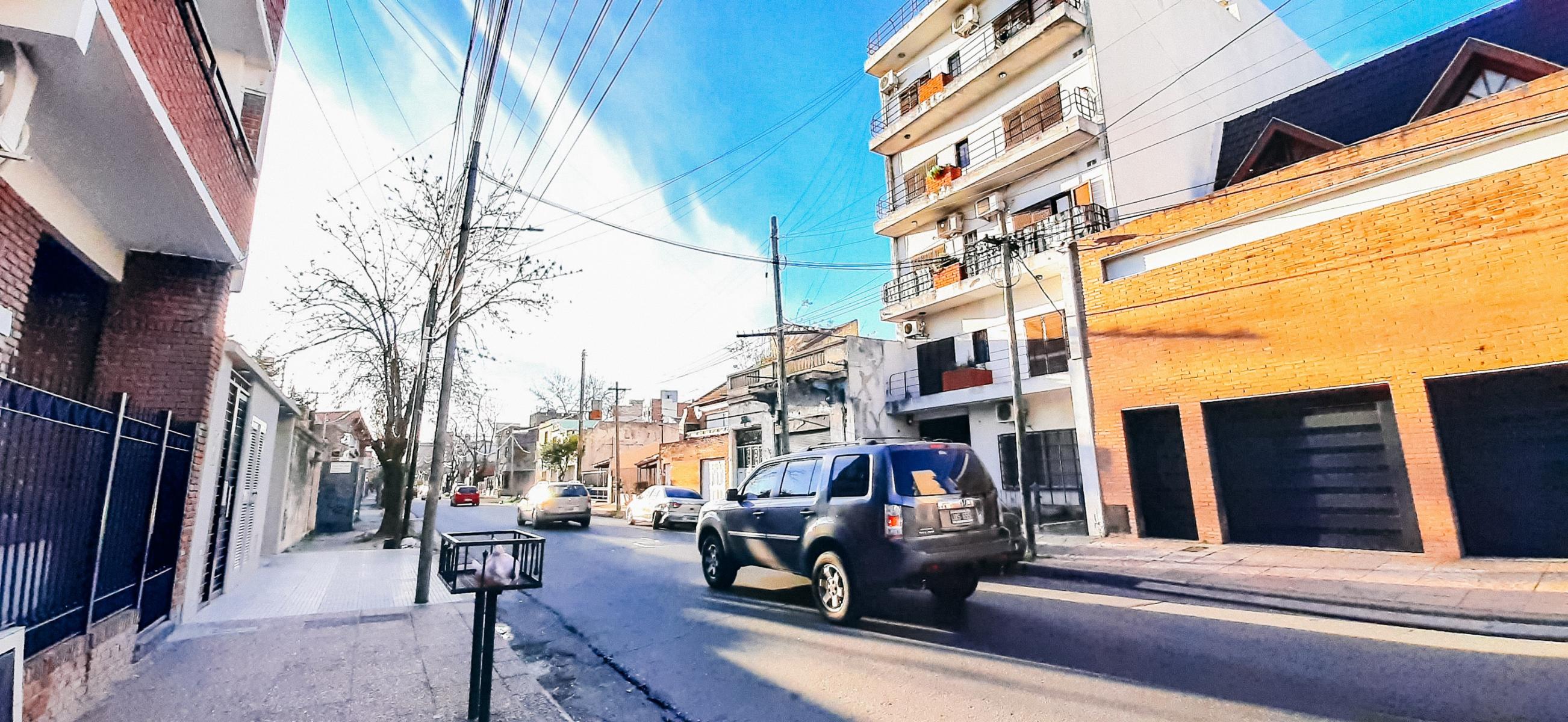 TUYUTI 2730 · Lanús — foto 6