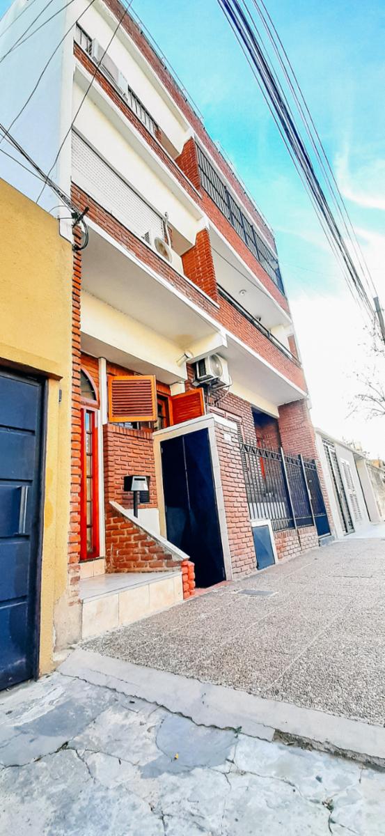 TUYUTI 2730 · Lanús — foto 9