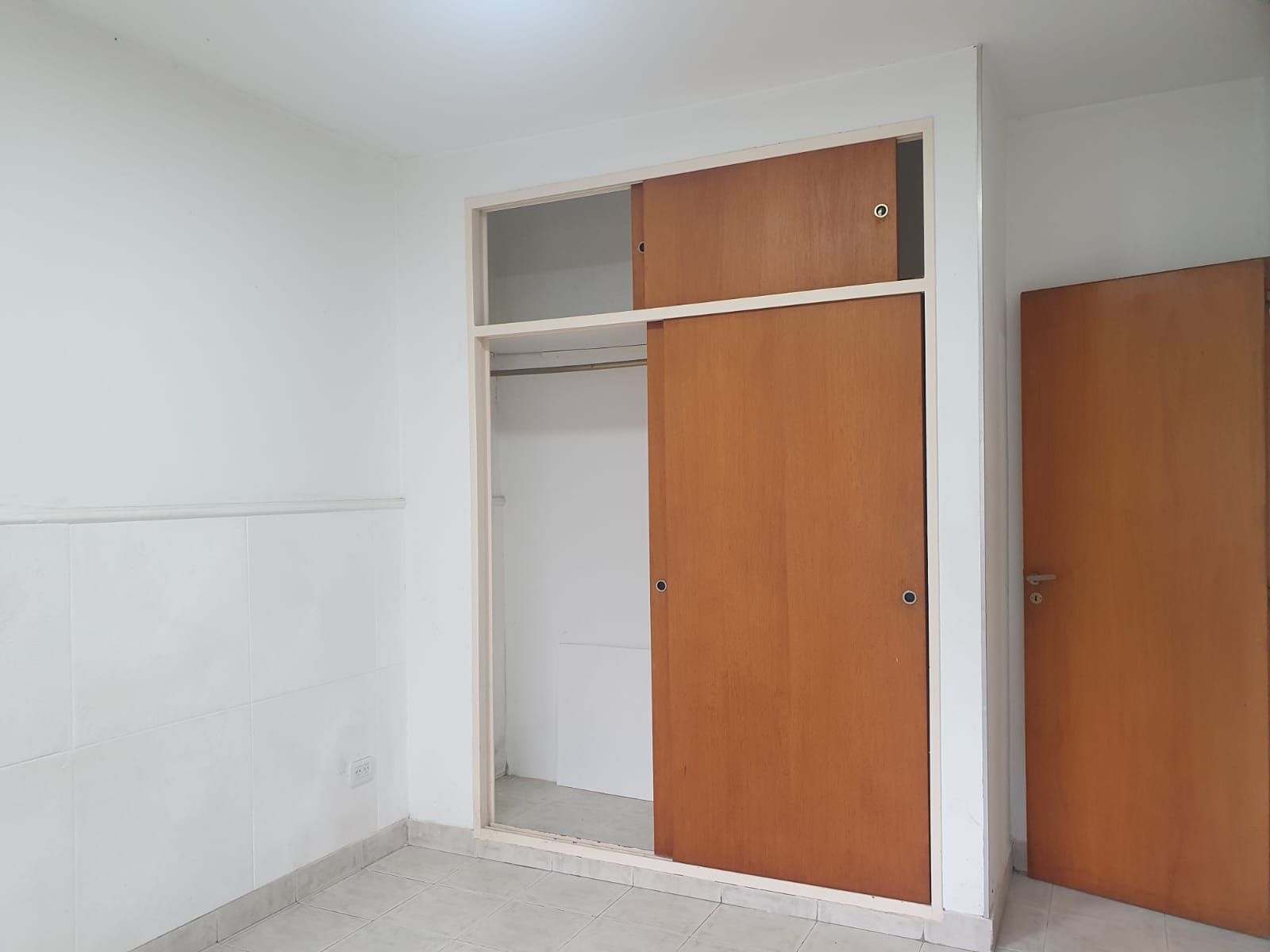 GELLY Y OBES 615 · Morón — foto 6