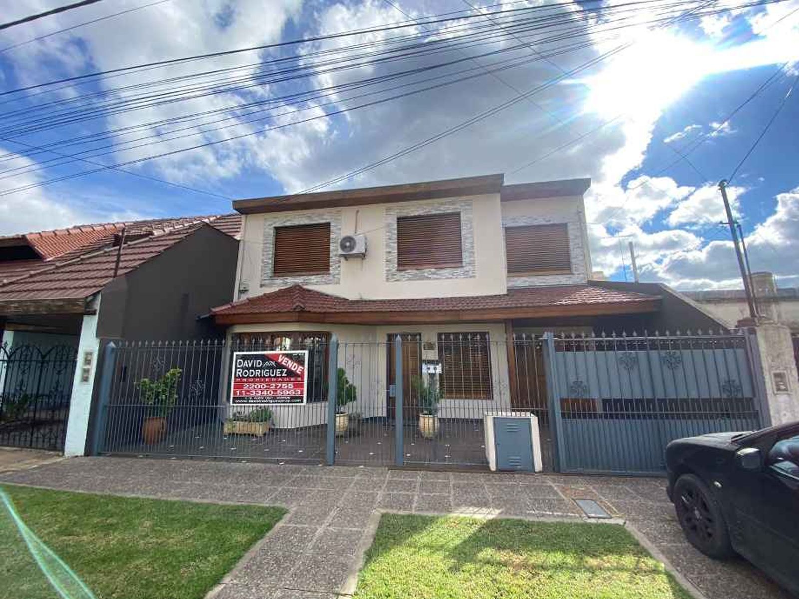 CASA DE 4 AMBIENTES EN EXCELENTE ESTADO-MORON