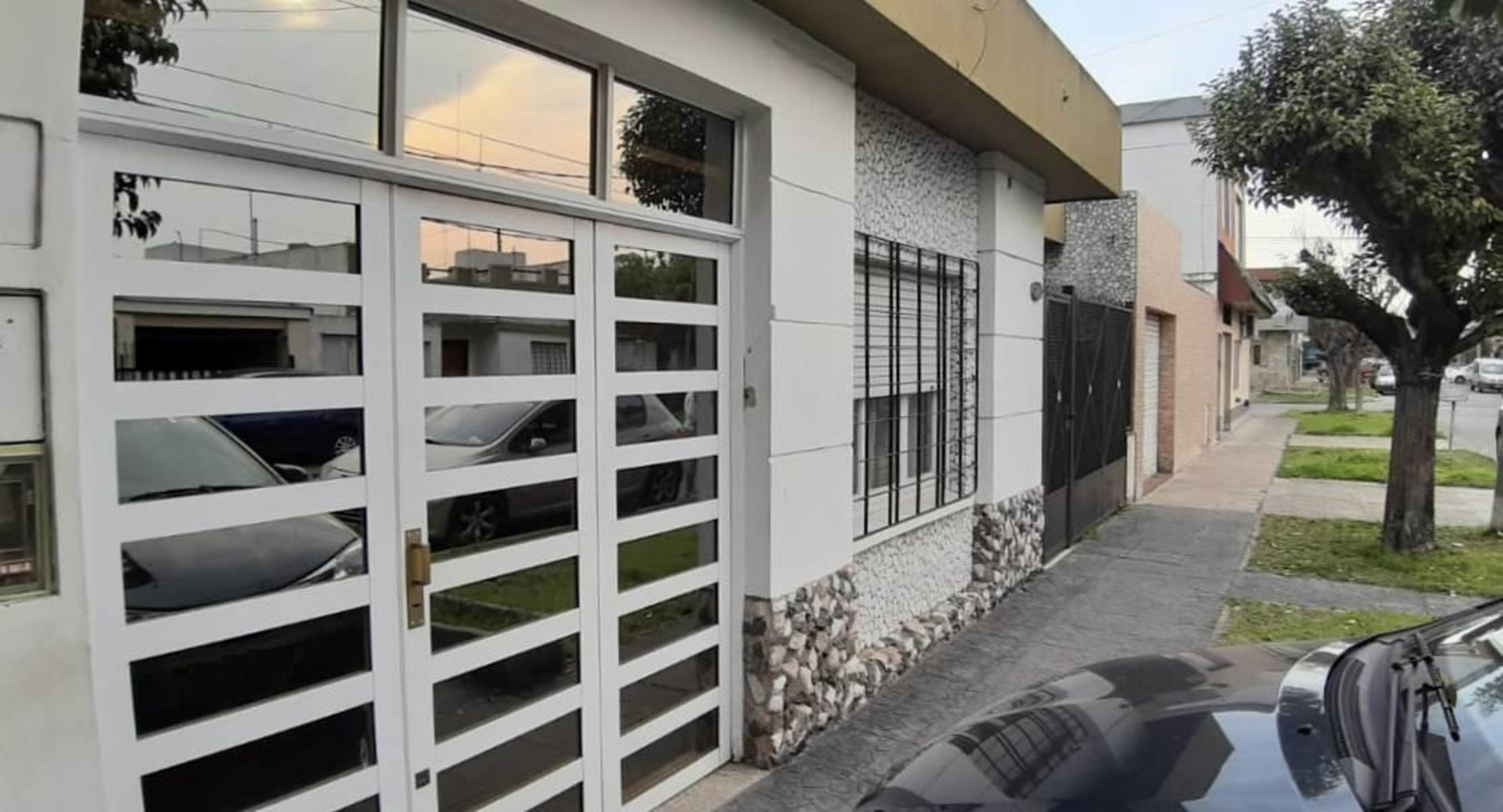 CARLOS GARDEL 1182 · Morón — foto 3