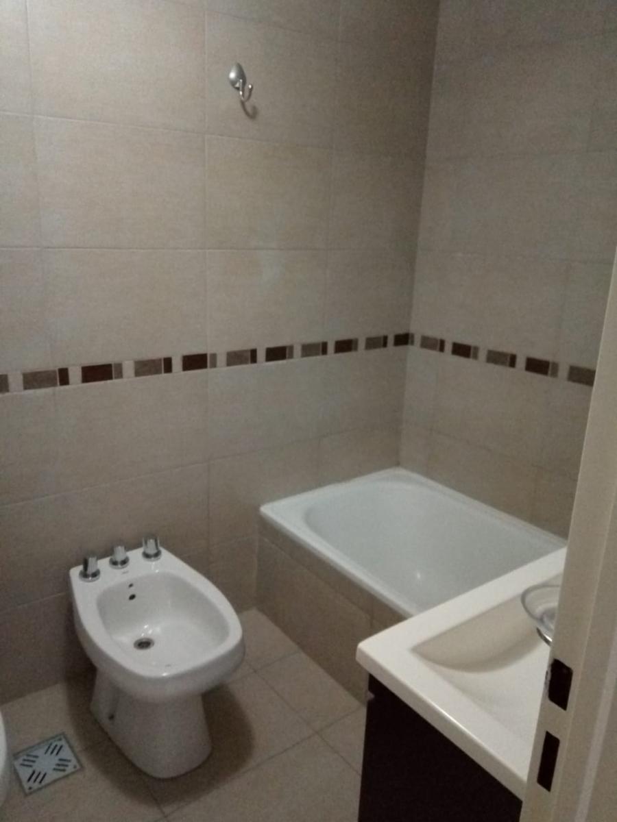 Rep. Oriental del Uruguay 800 · Morón — foto 12