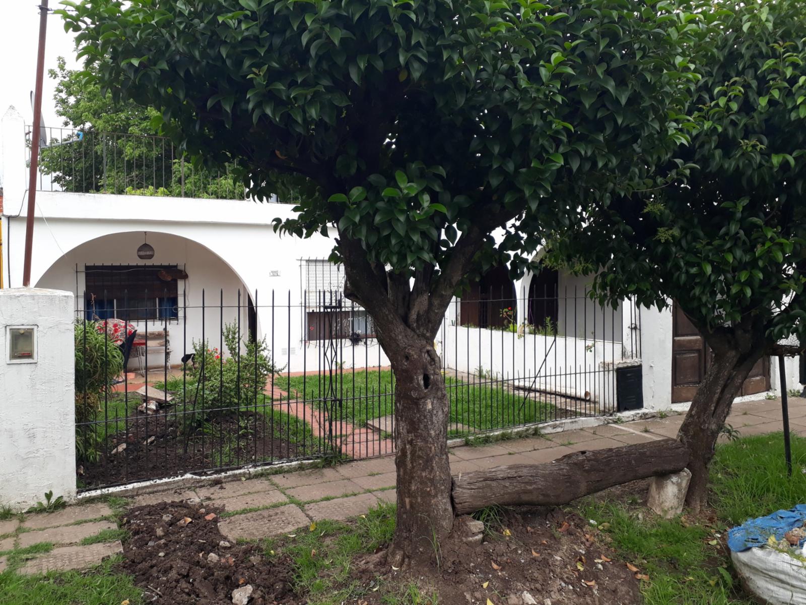 Casa En Venta  Bernal 1200 Ituzaingo
