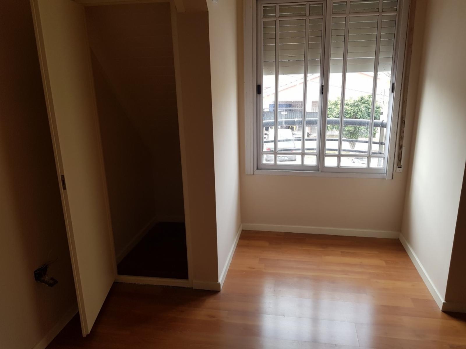 Excelentes 2  Dúplex a estrenar en Haedo Norte, con 2 dormitorios y un amplio play room, 1 baño completo y un Toilette ,patio, lavadero , jardín y cochera .Consulte.