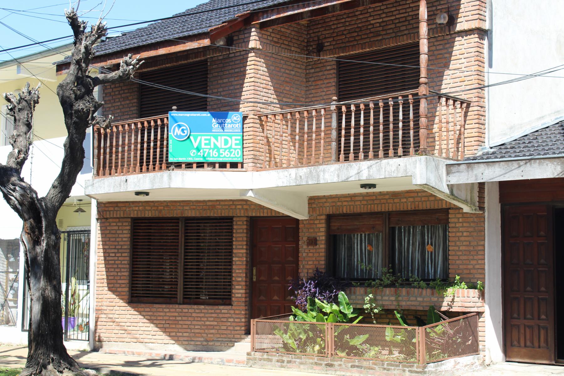 CHALET EN VILLA BOSCH DE 5 AMBIENTES  FONDO LIBRE Y DEPTO. EN FONDO DE 2 AMB.