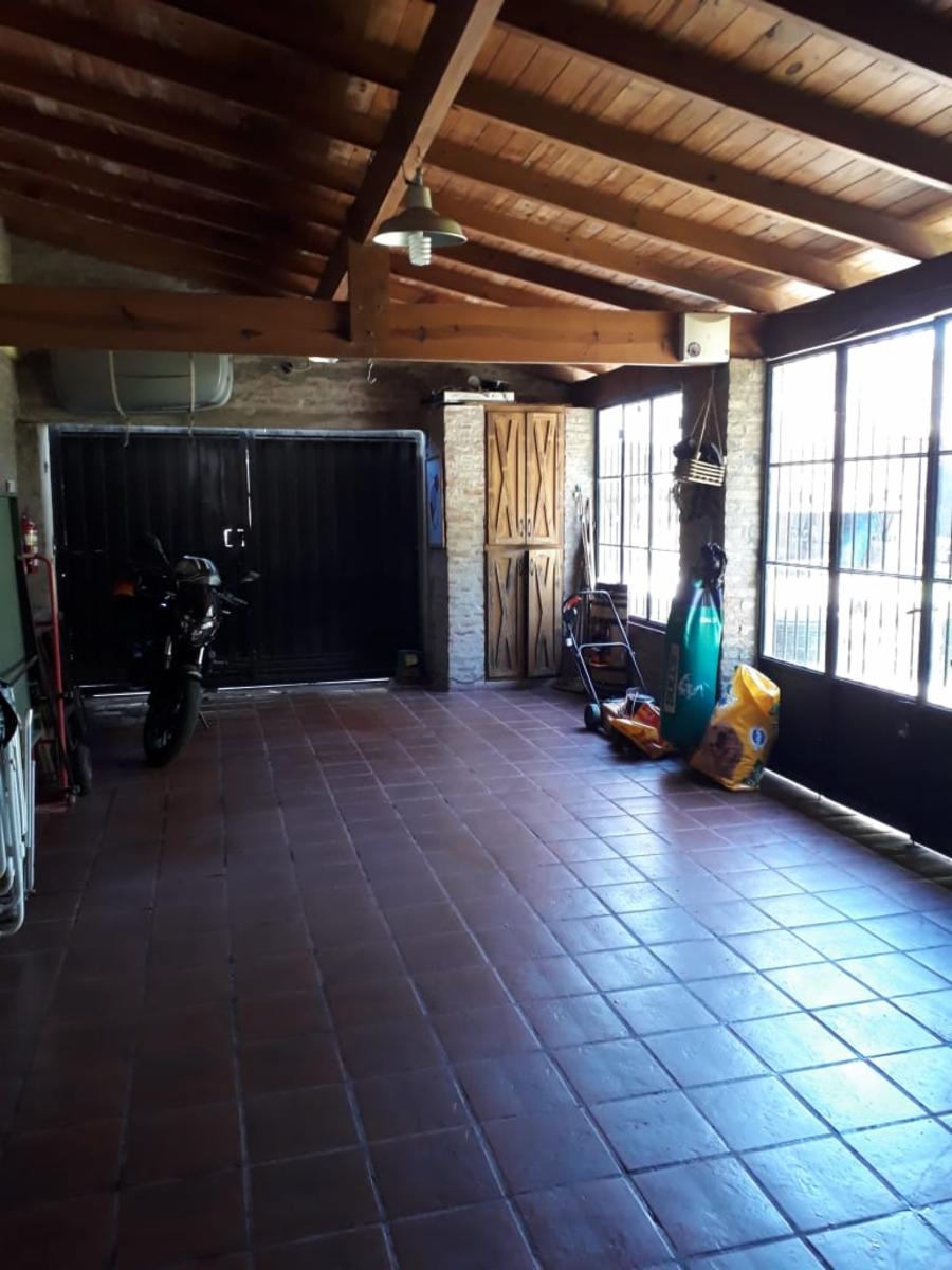 Juan Manuel Estrada 1597 · Almirante Brown — foto 4