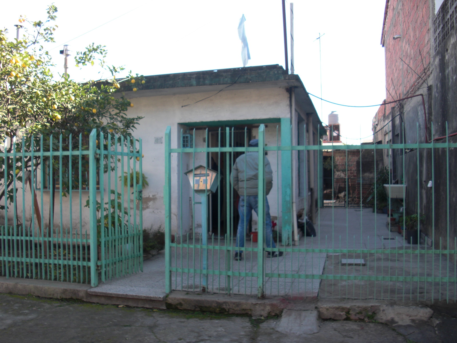 CASA EN LOTE PROPIO DE 2 AMBIENTES Y DEPTO MONOAMBIENTE
